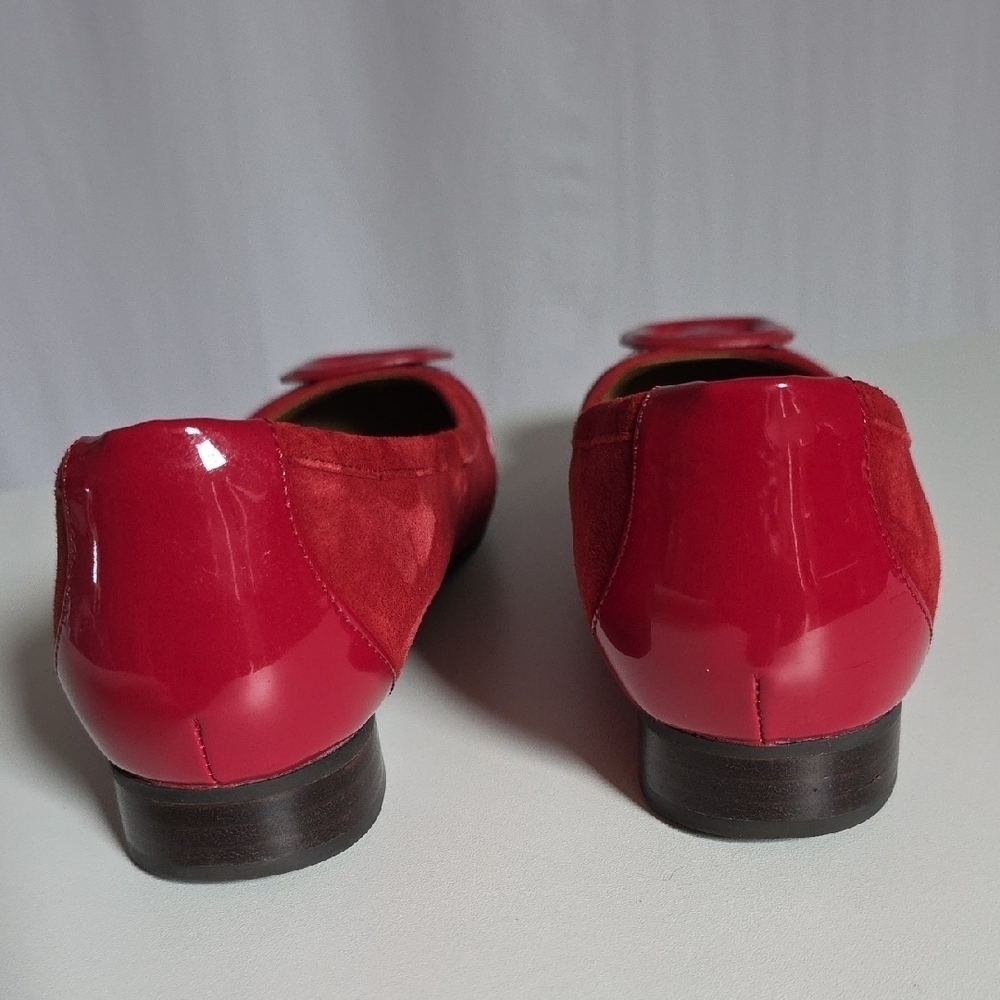 Clarks "Unstructured" Women's Red Suede/Patent Leather Ballet Flats. Size 8 - Picture 2 of 8